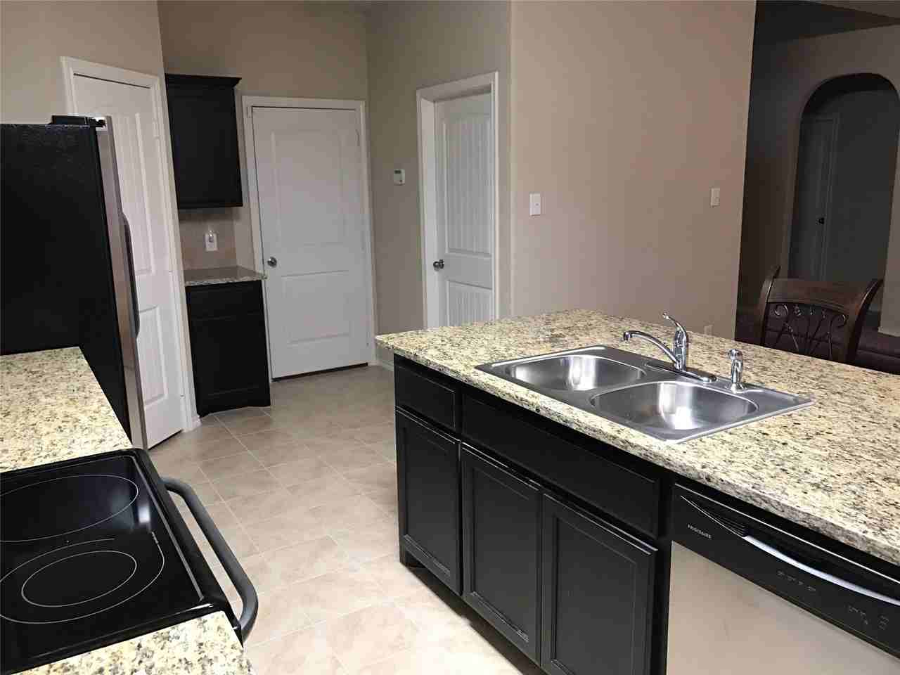 145 Bridlewood St - Photo 6 of 15