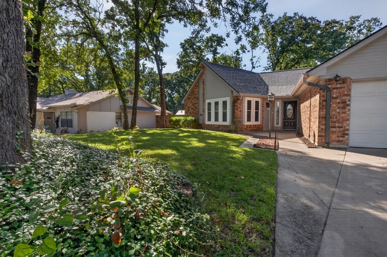 404 Greenleaf Dr - Photo 3 of 40