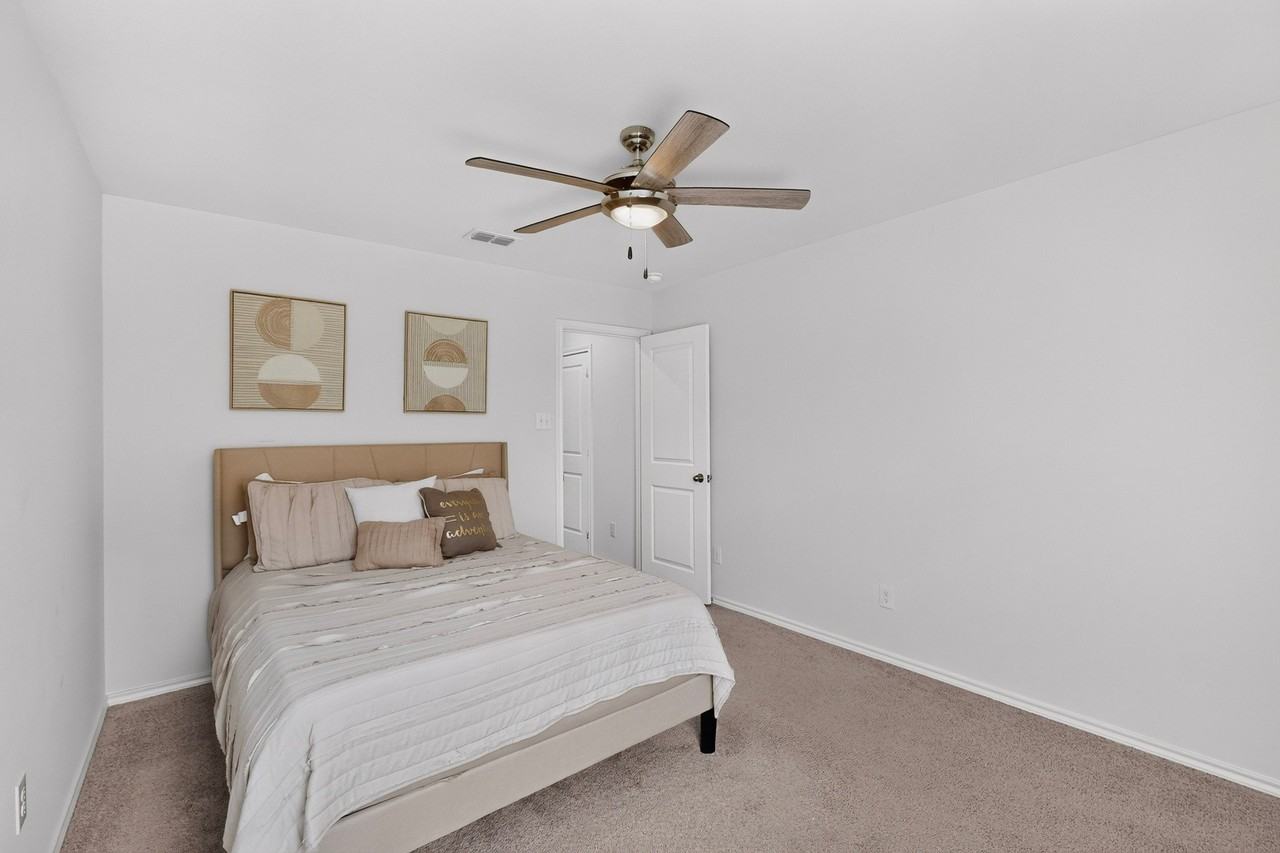 11700 Aldermoor Ct - Photo 6 of 13