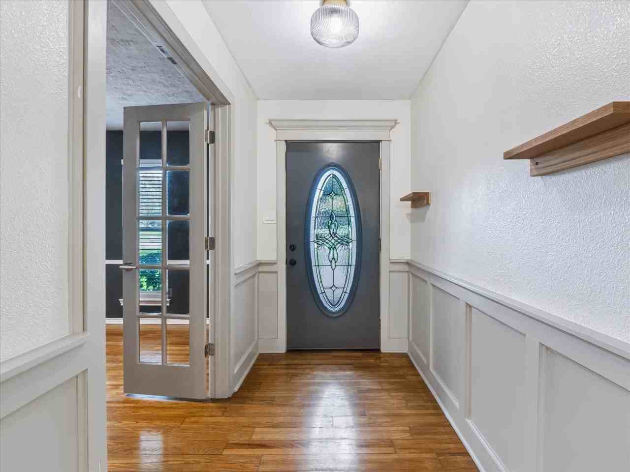 913 Lake Meadows Dr - Photo 5 of 40