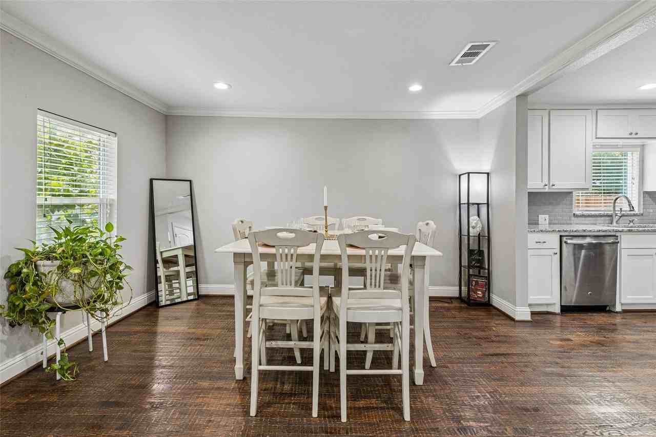 605 E Graham St - Photo 6 of 26