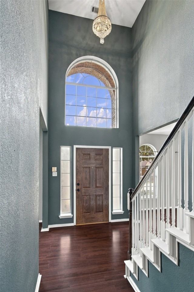 2071 Sunset Ln - Photo 4 of 28