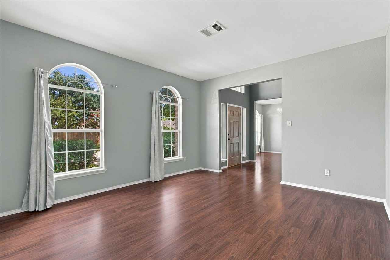 2071 Sunset Ln - Photo 6 of 28