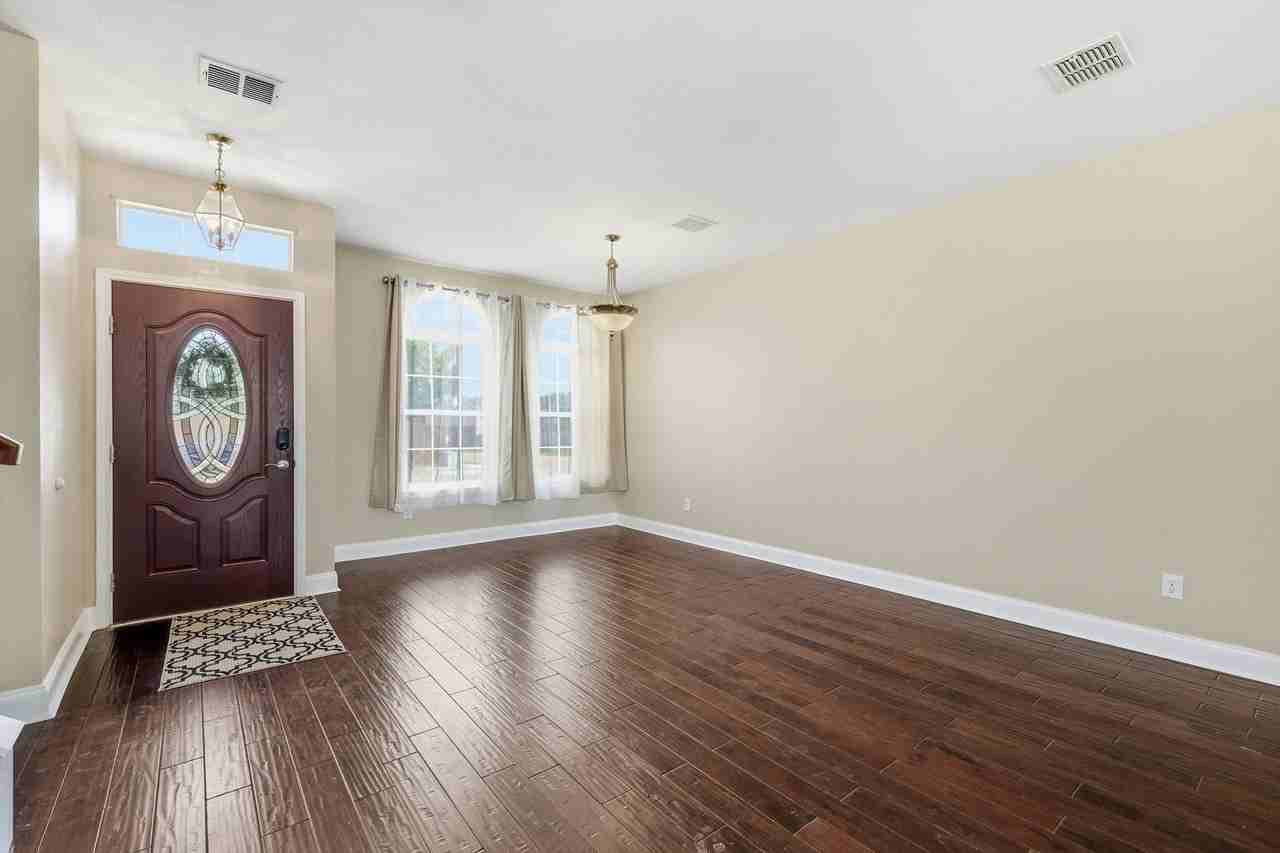8012 Clear River Ln - Photo 2 of 27