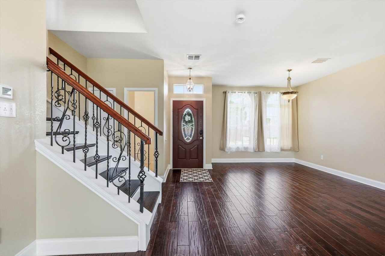 8012 Clear River Ln - Photo 3 of 27