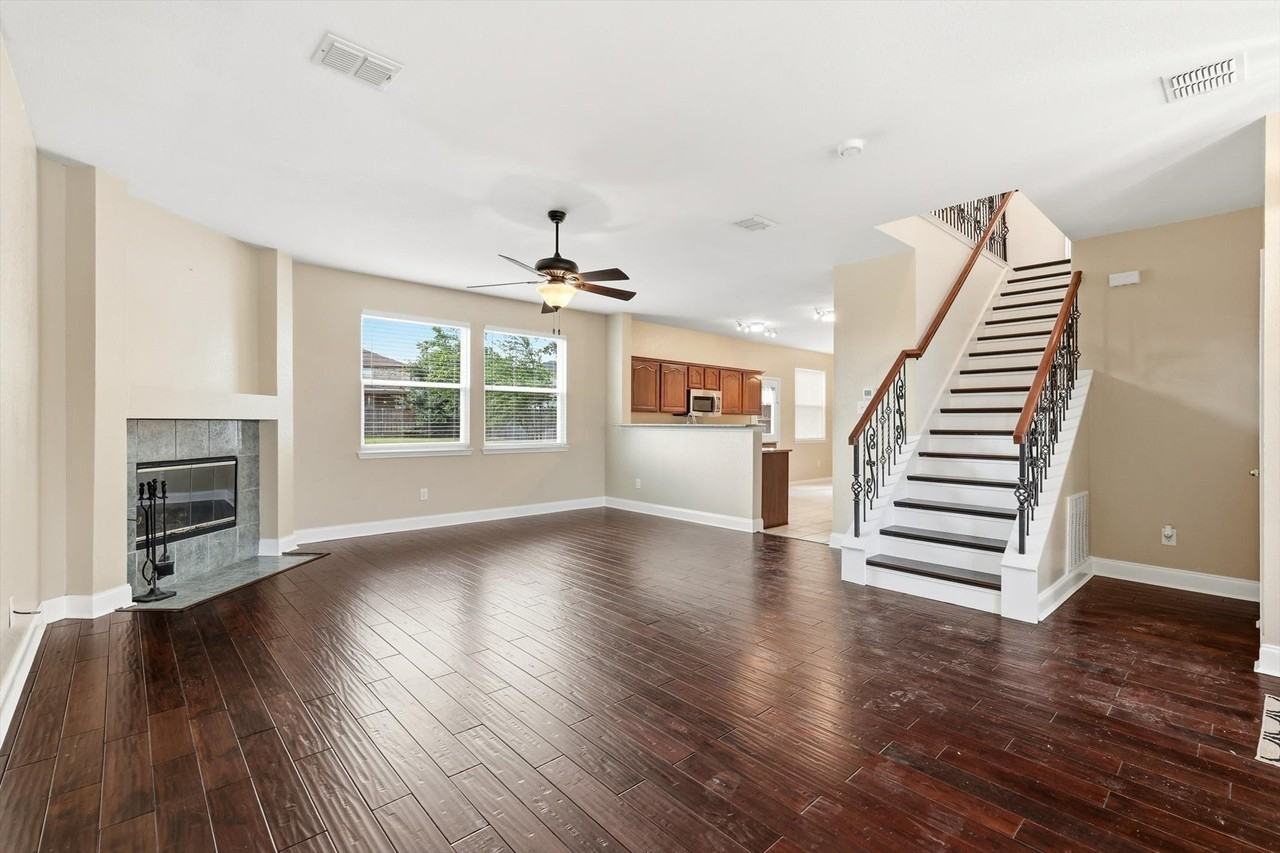 8012 Clear River Ln - Photo 4 of 27