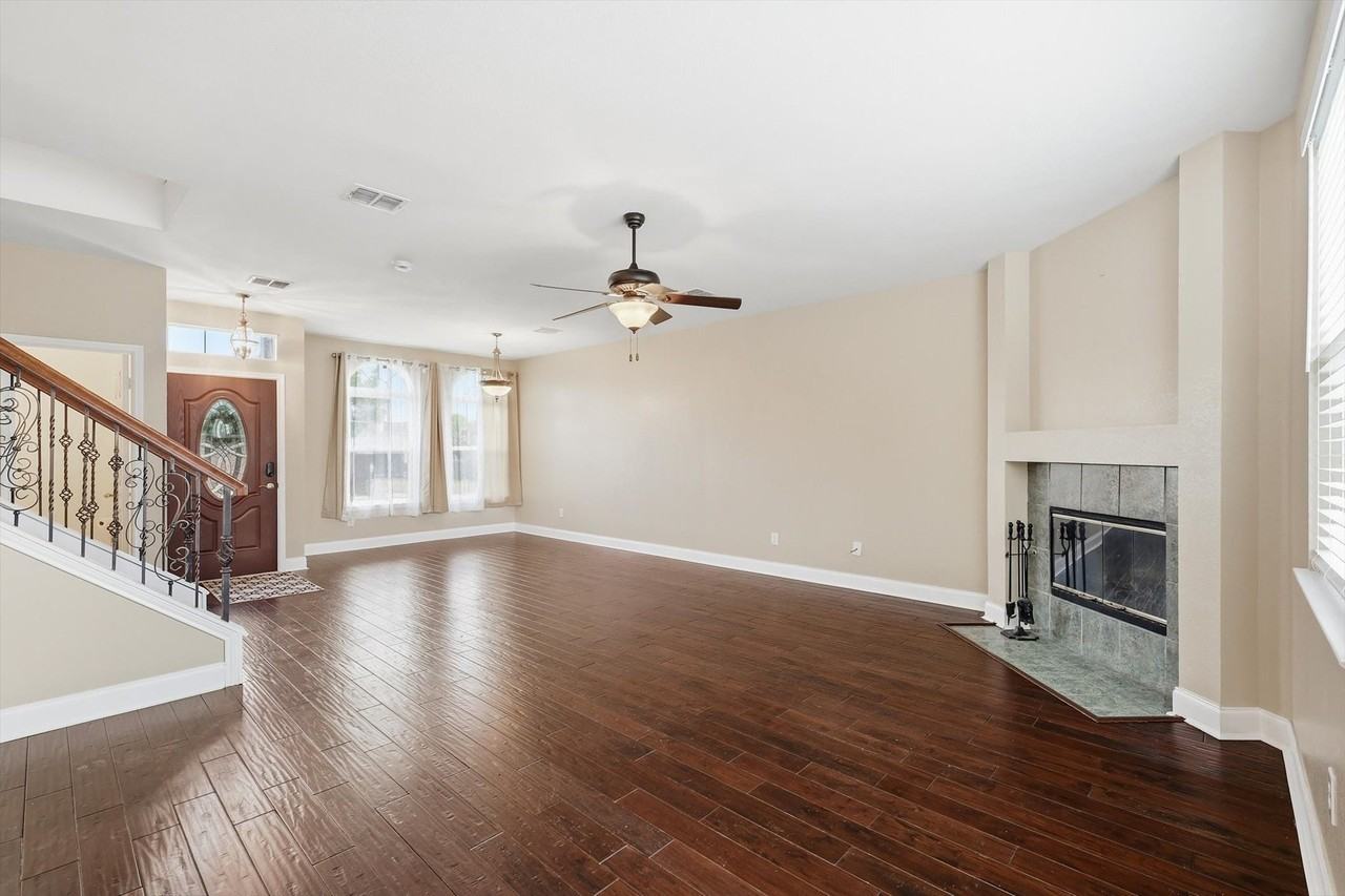 8012 Clear River Ln - Photo 5 of 27