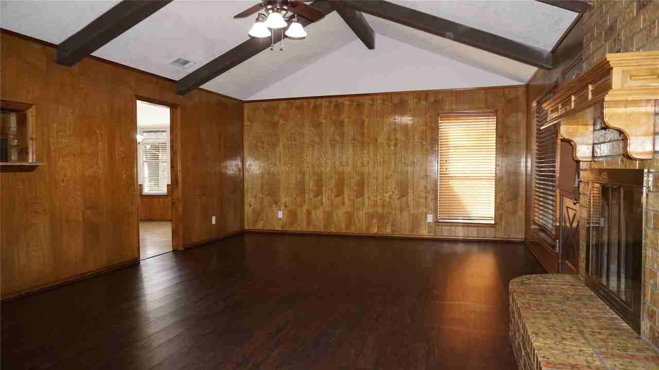 2701 Meadow Crk - Photo 3 of 17