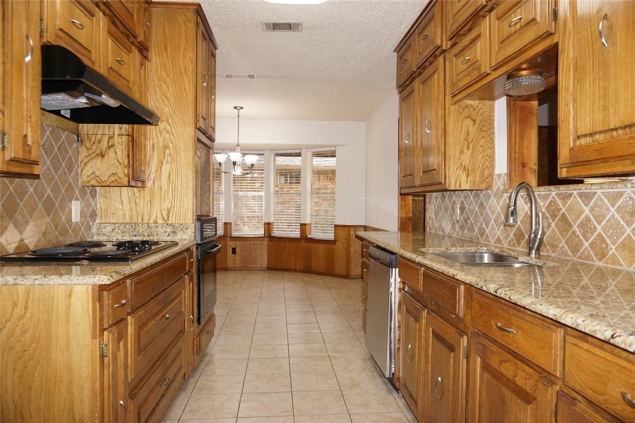 2701 Meadow Crk - Photo 5 of 17