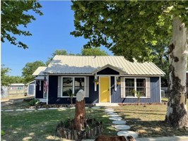 featured image of 905 E Hook St