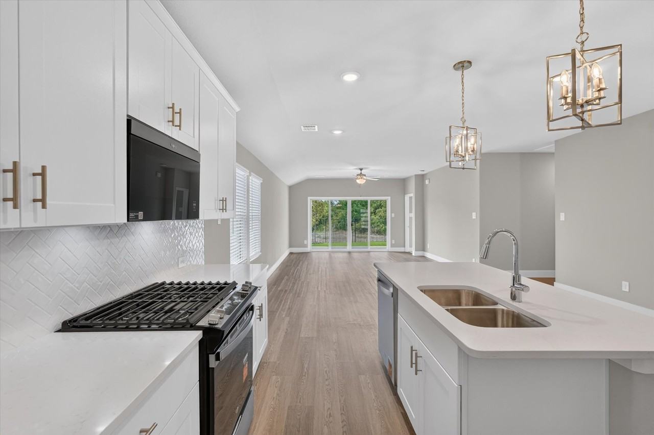 6108 Chickney Dr - Photo 5 of 32