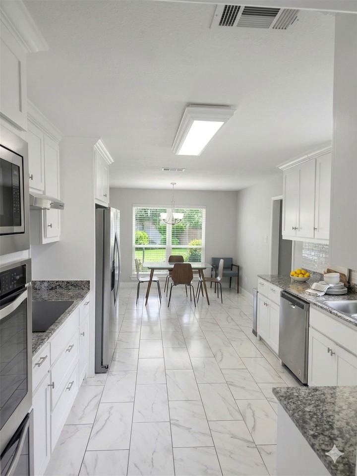 2202 Woodsong Trl - Photo 7 of 12