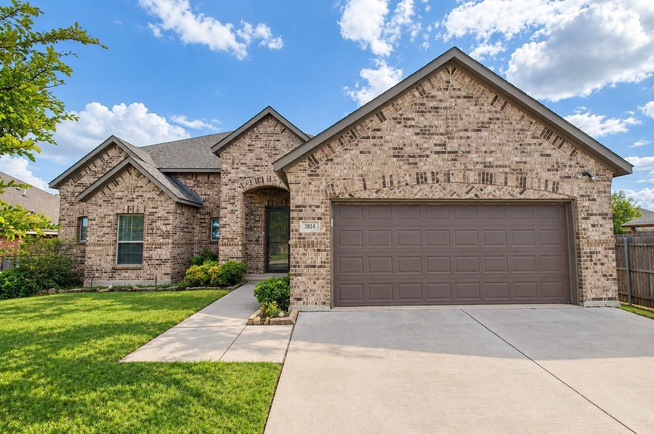3814 Hyde Park Dr