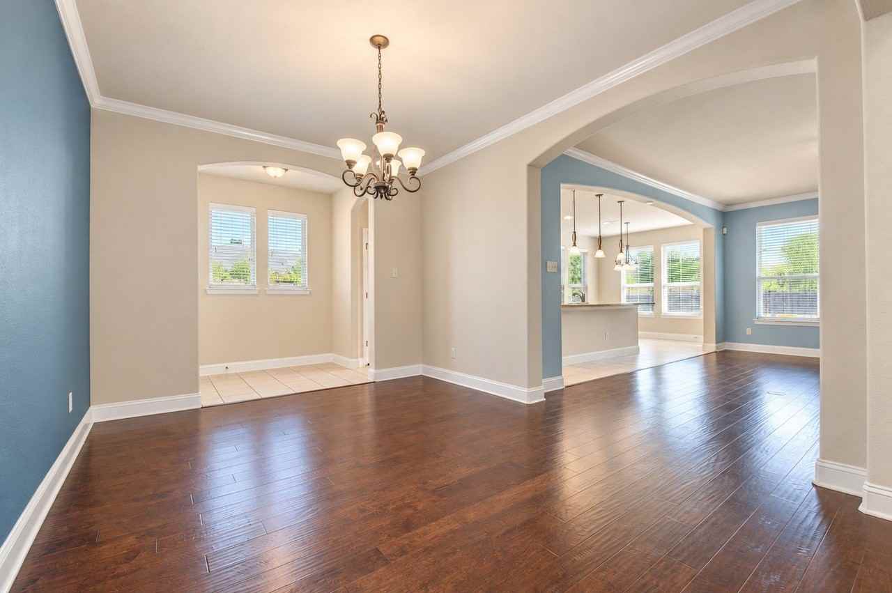 3814 Hyde Park Dr - Photo 2 of 36