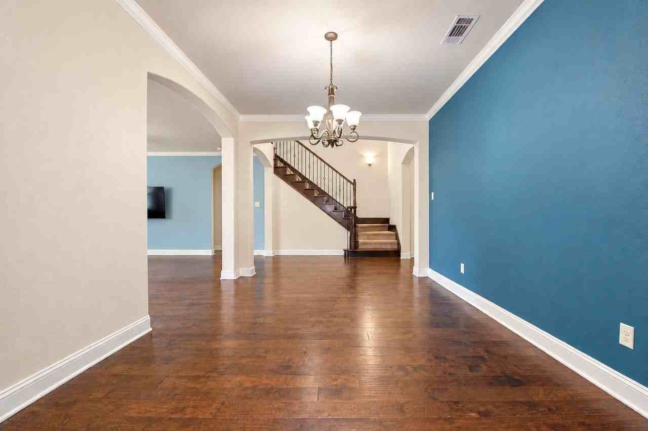 3814 Hyde Park Dr - Photo 3 of 36