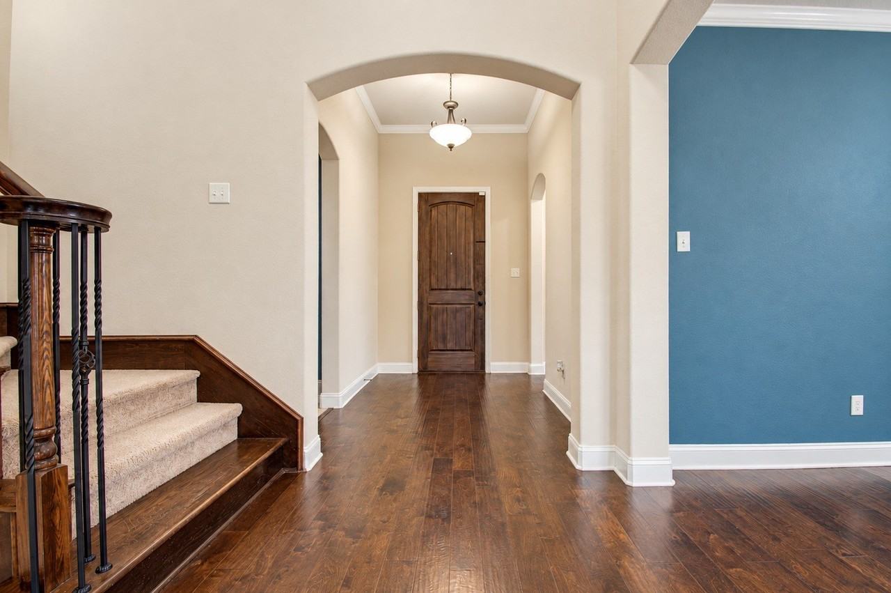 3814 Hyde Park Dr - Photo 4 of 36