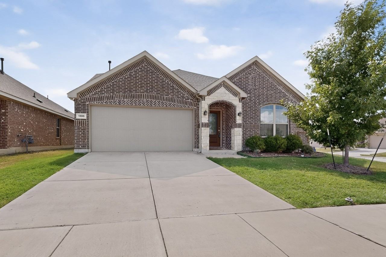 1300 Renoir Dr - Photo 2 of 38