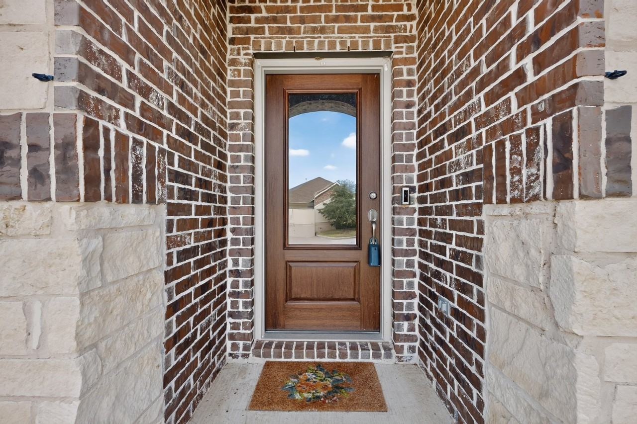 1300 Renoir Dr - Photo 4 of 38
