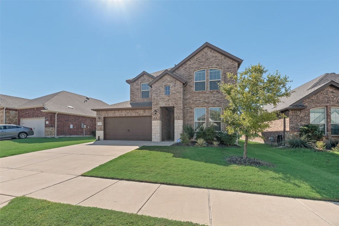 1013 Slate Ln - Photo 2 of 33