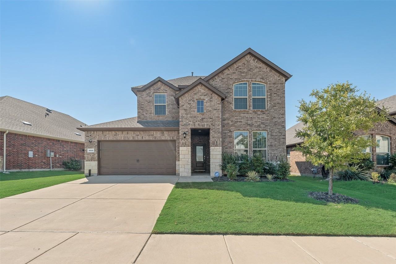 1013 Slate Ln - Photo 4 of 33