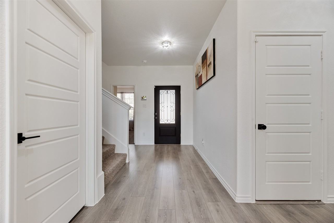 1013 Slate Ln - Photo 5 of 33