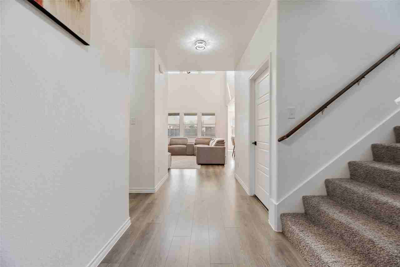 1013 Slate Ln - Photo 6 of 33