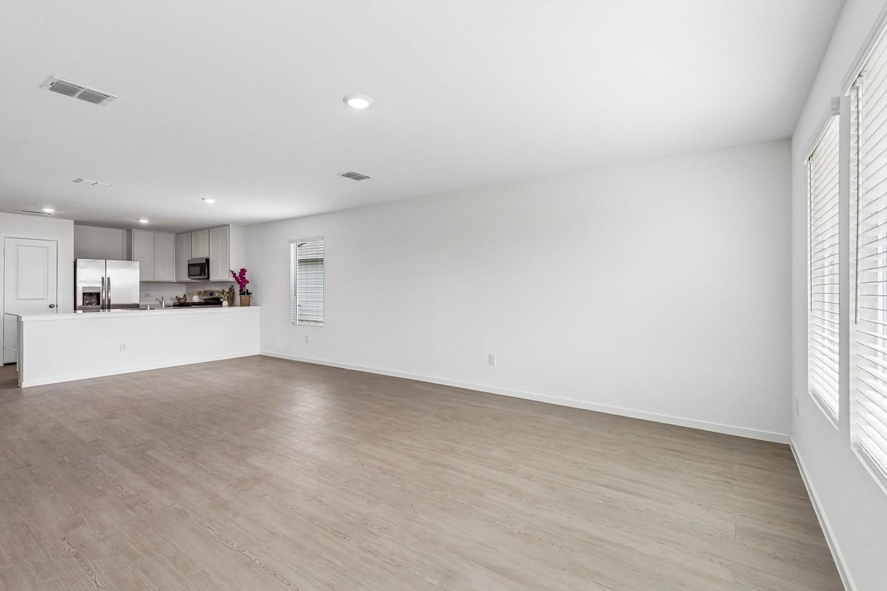 3017 Tooley Dr - Photo 4 of 6
