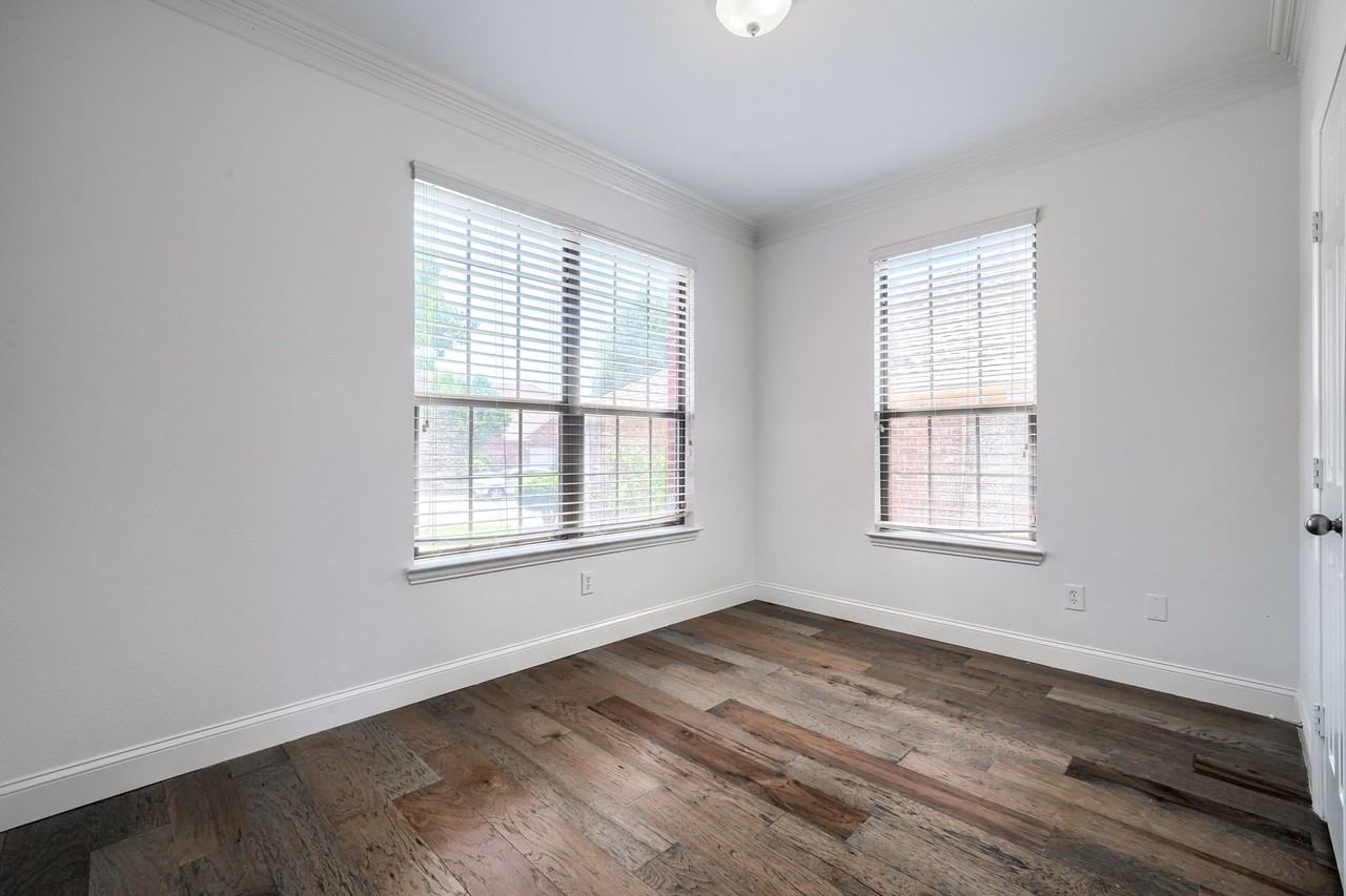 1127 Valley Vista Dr - Photo 4 of 35