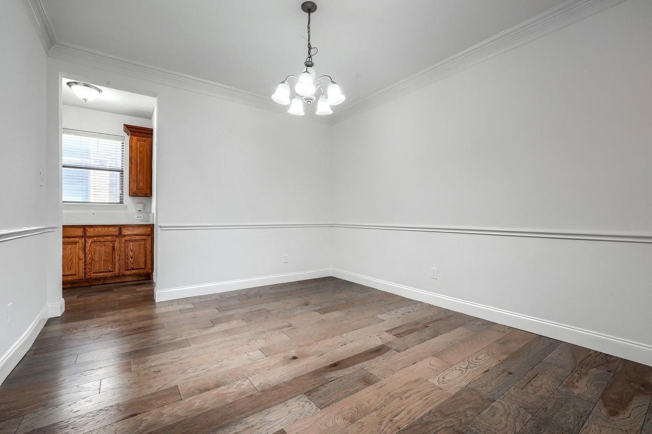 1127 Valley Vista Dr - Photo 5 of 35
