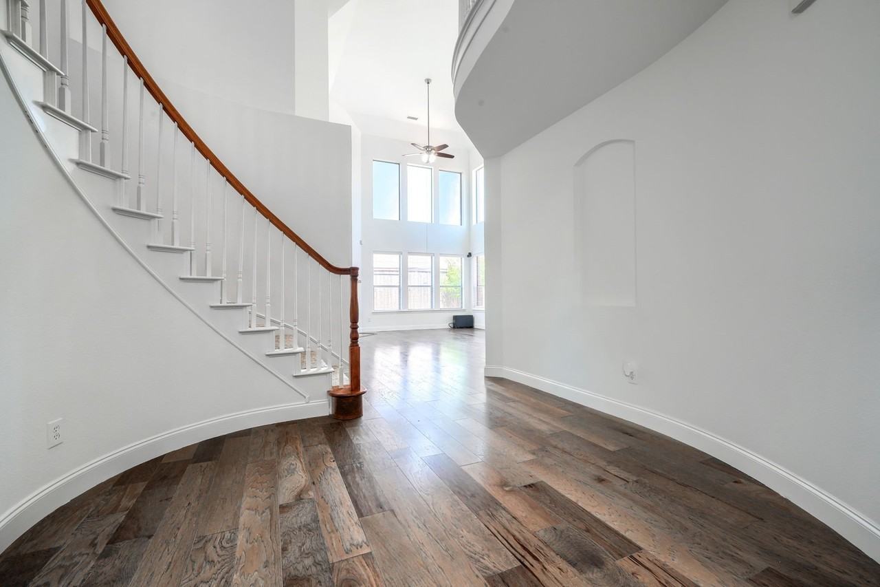 1127 Valley Vista Dr - Photo 6 of 35