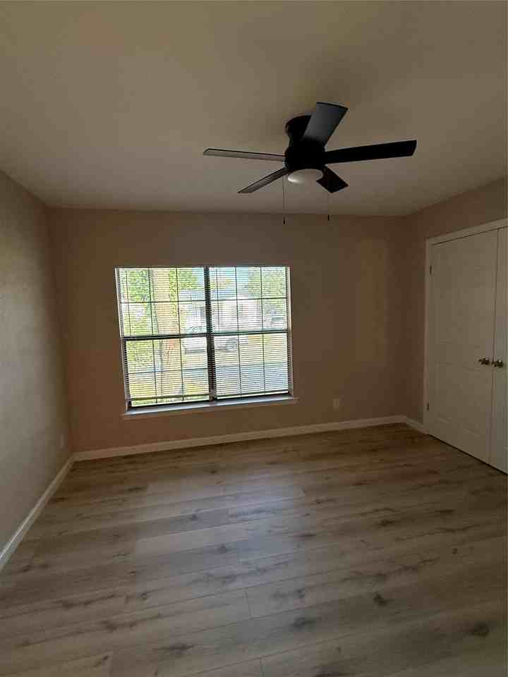 1207 Tarpley Ave - Photo 4 of 16