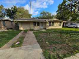 featured image of 1311 E Inwood Dr