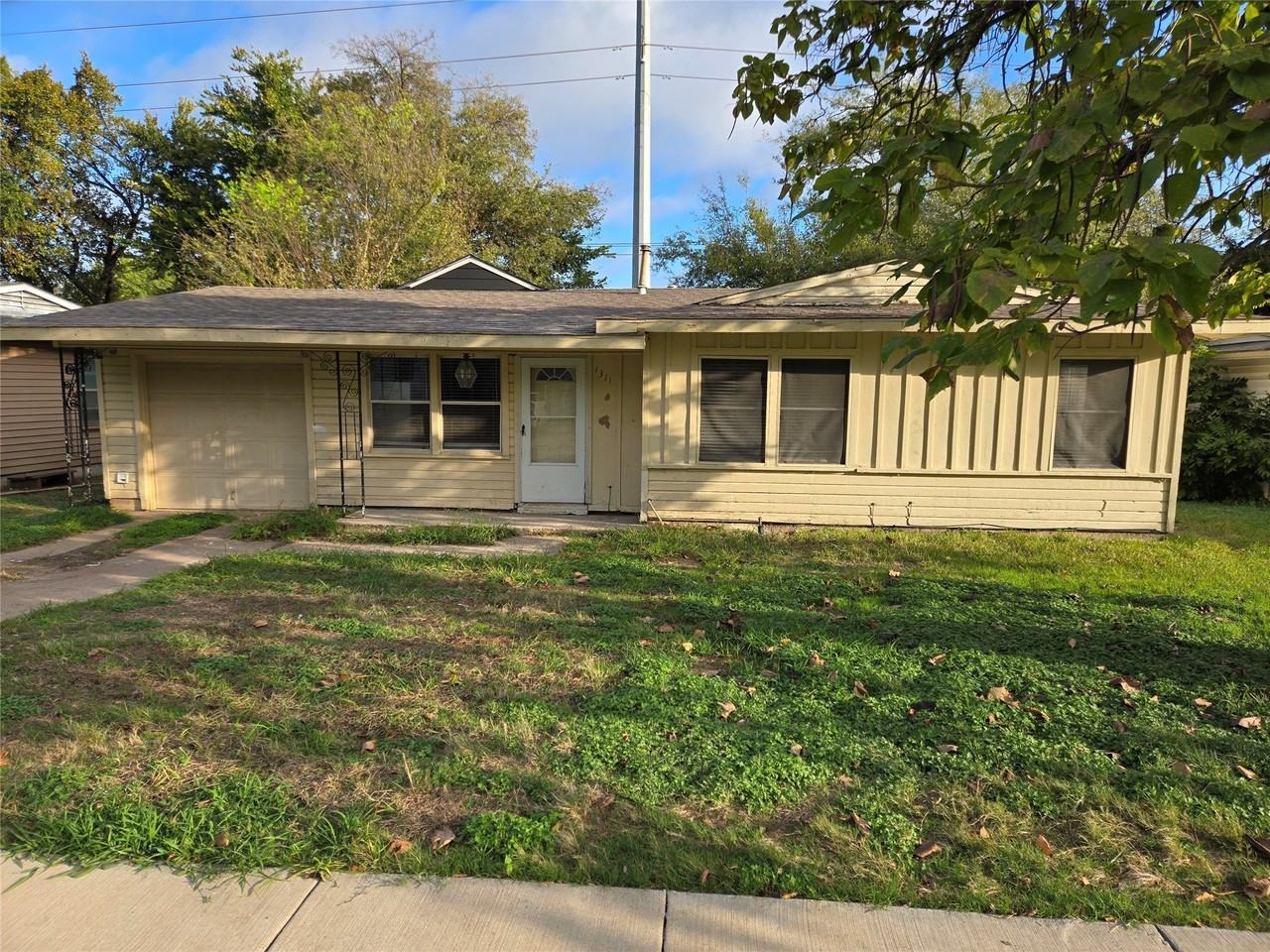 1311 E Inwood Dr - Photo 2 of 14