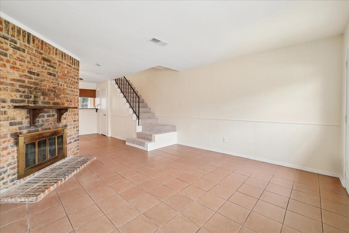703 Lee St #6 - Photo 2 of 9