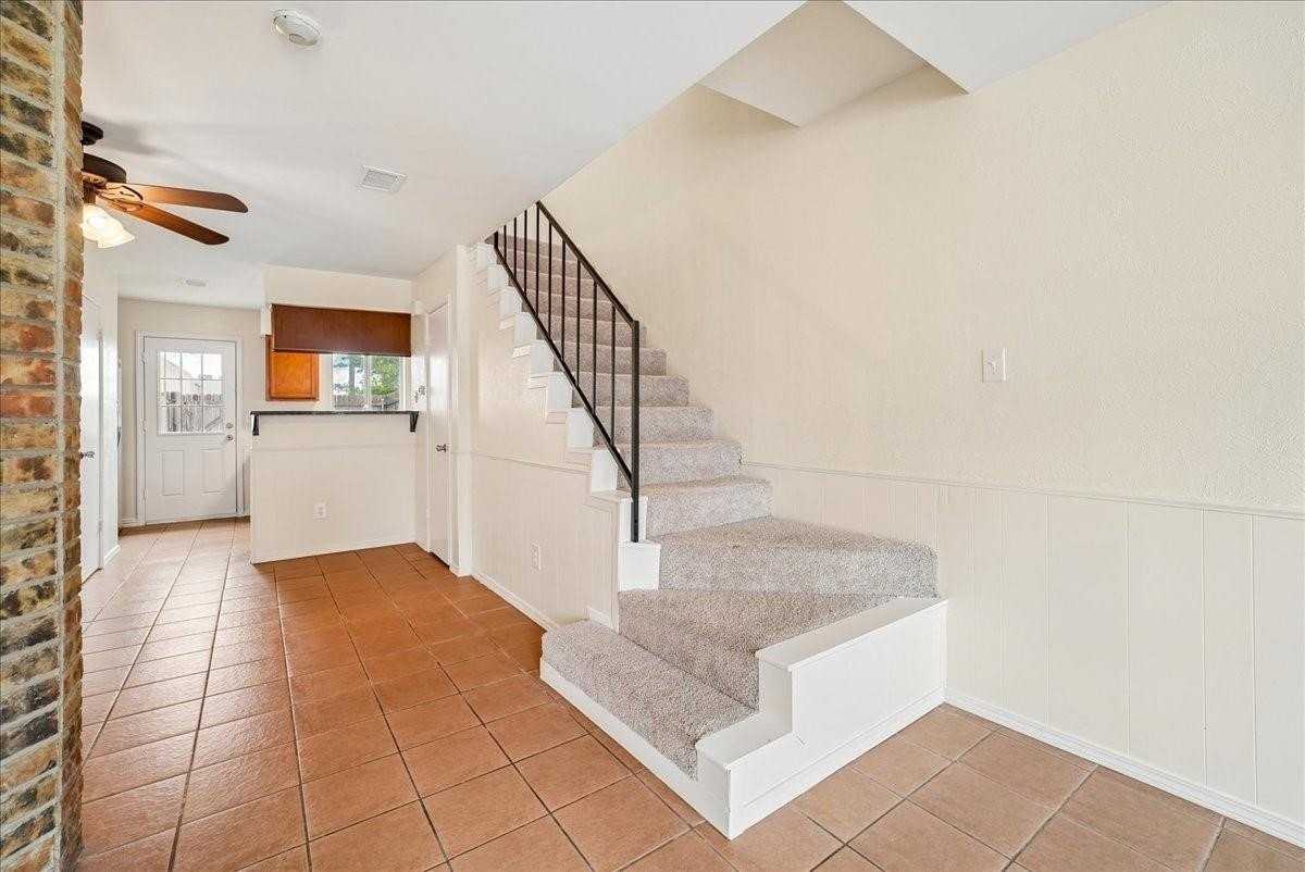 703 Lee St #6 - Photo 3 of 9