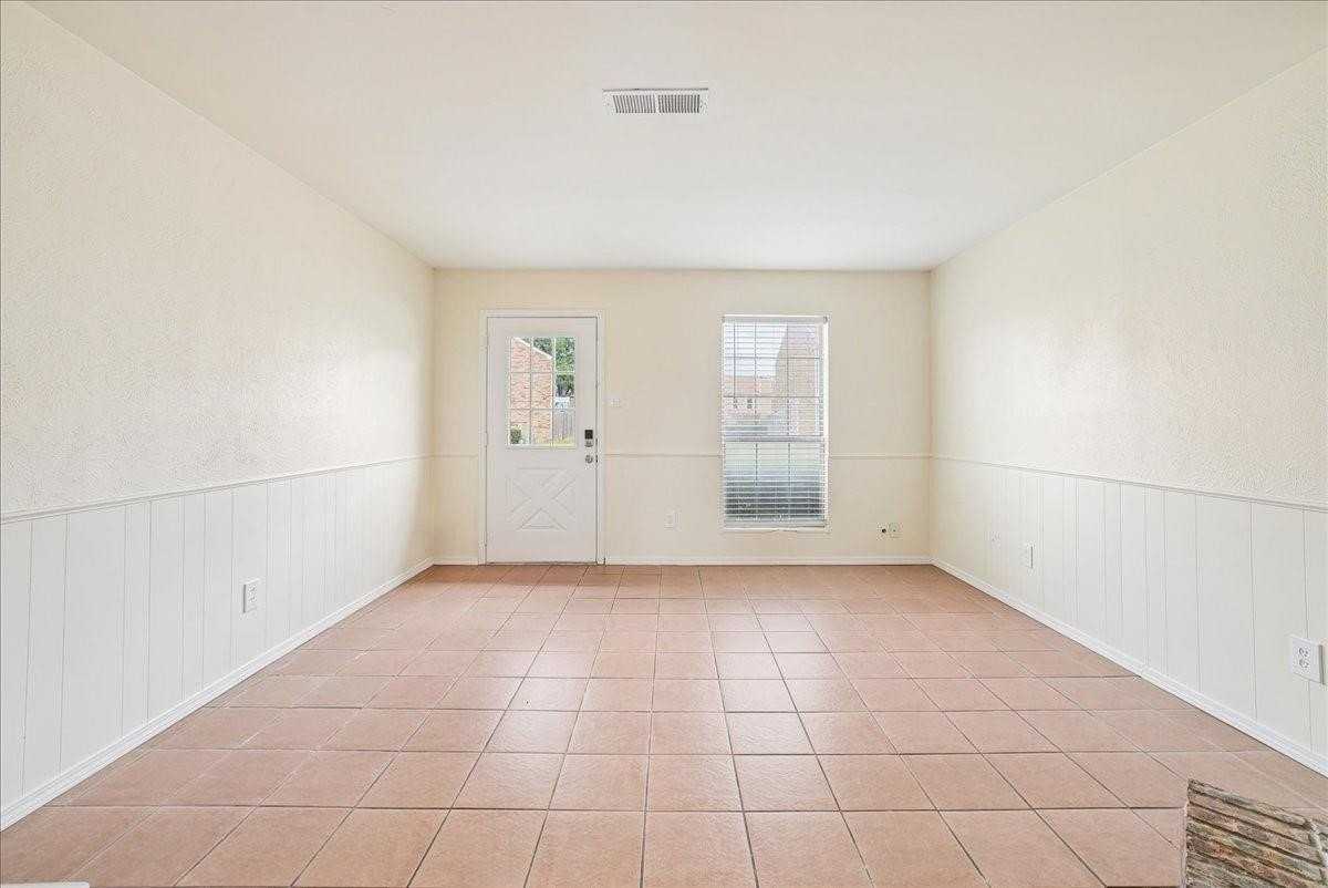703 Lee St #6 - Photo 4 of 9
