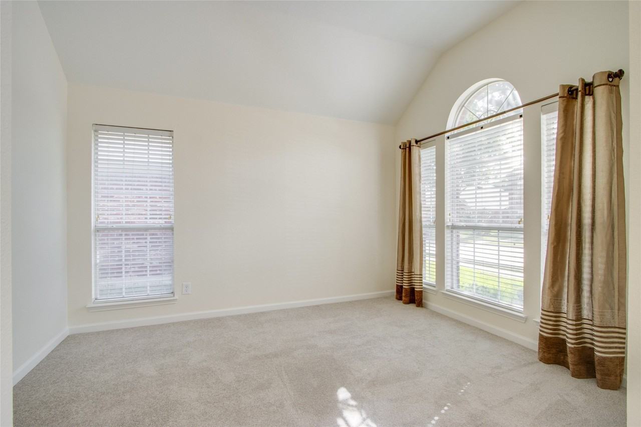 5304 Crossvine Ln - Photo 4 of 25