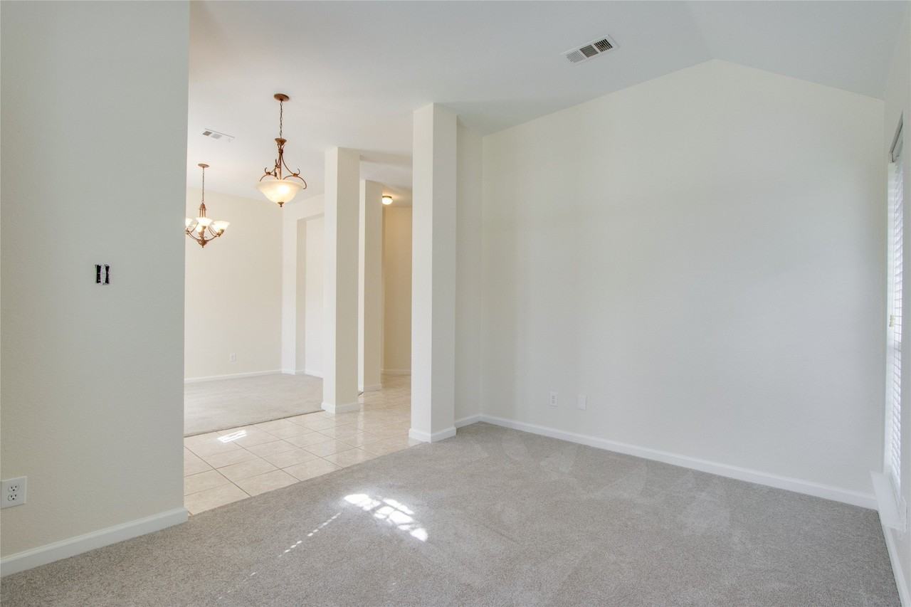 5304 Crossvine Ln - Photo 5 of 25