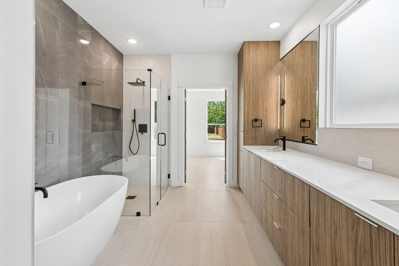 416 S Elm St - Photo 2 of 40