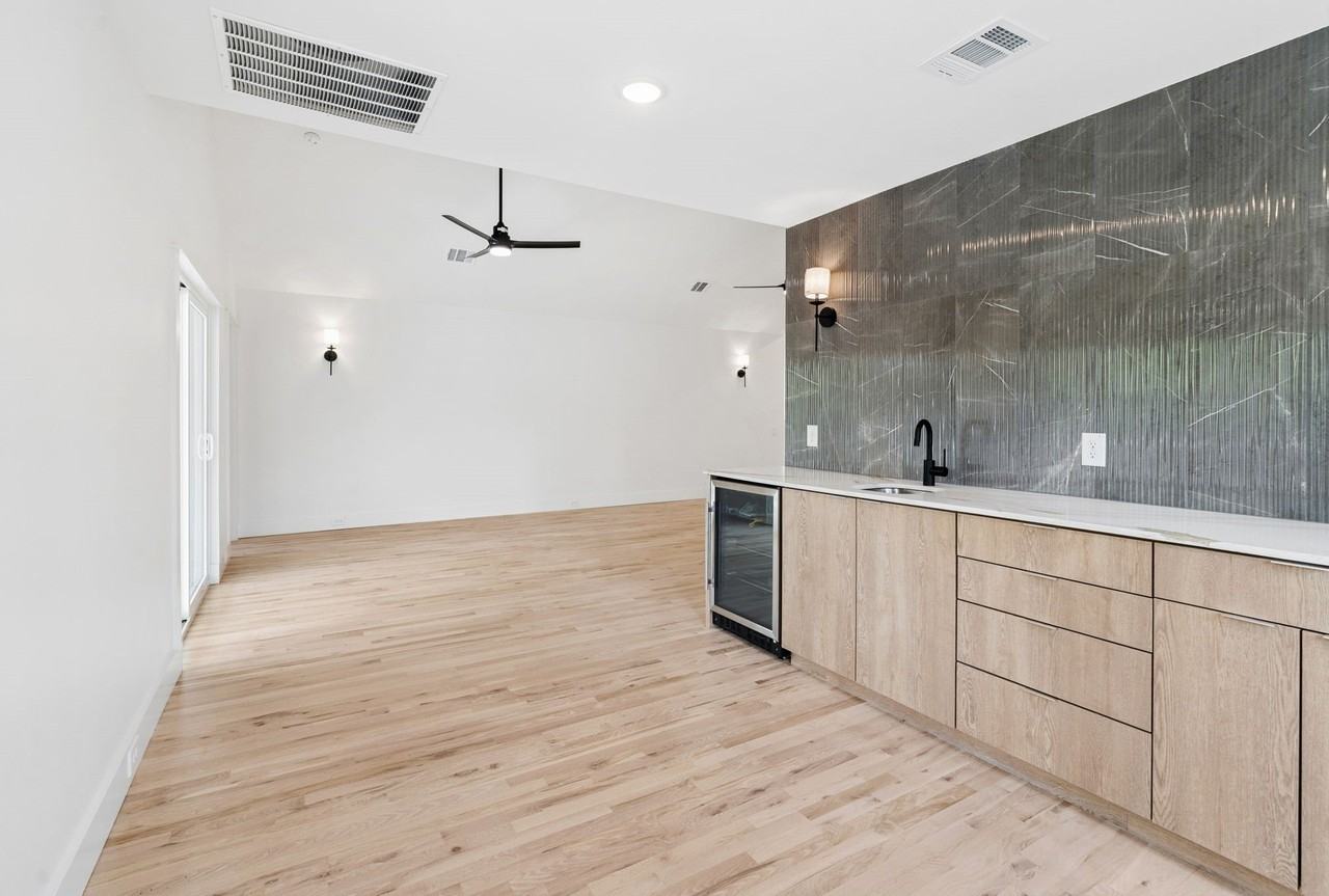416 S Elm St - Photo 3 of 40