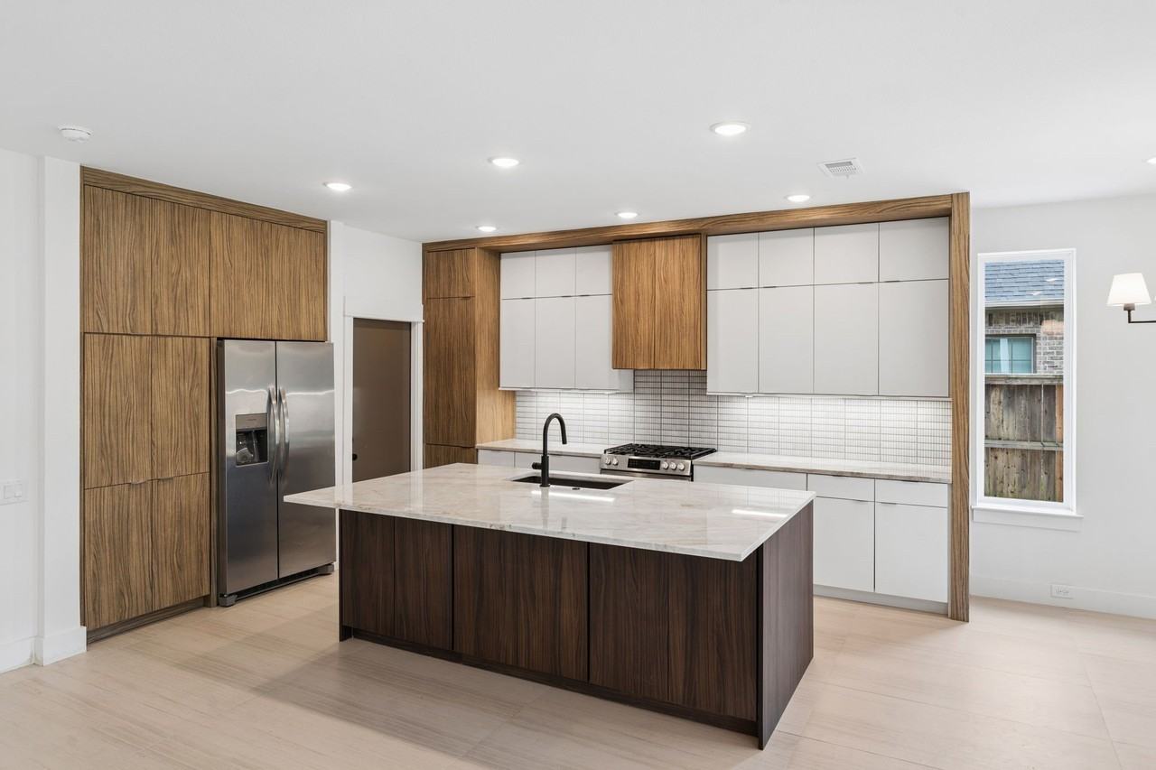 416 S Elm St - Photo 4 of 40