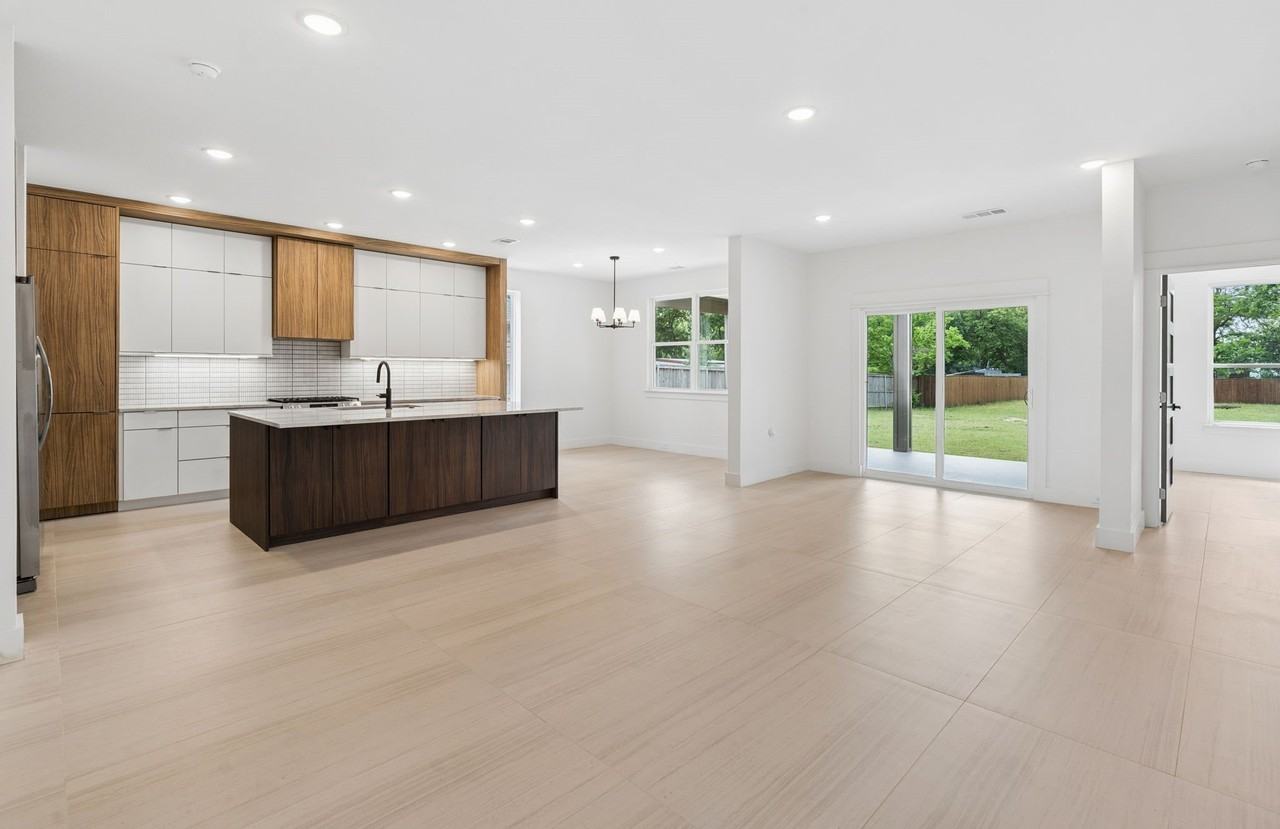 416 S Elm St - Photo 5 of 40