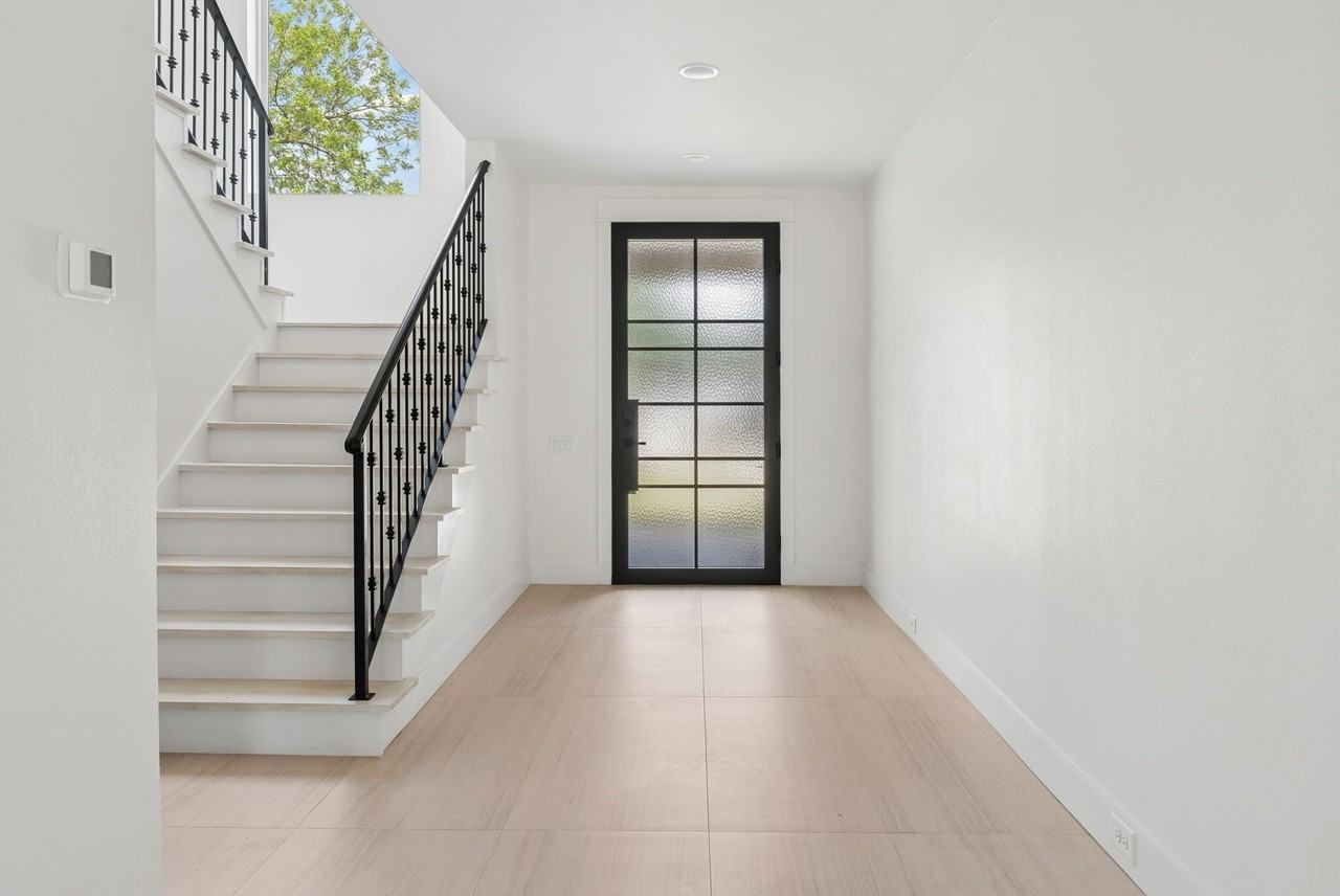416 S Elm St - Photo 6 of 40