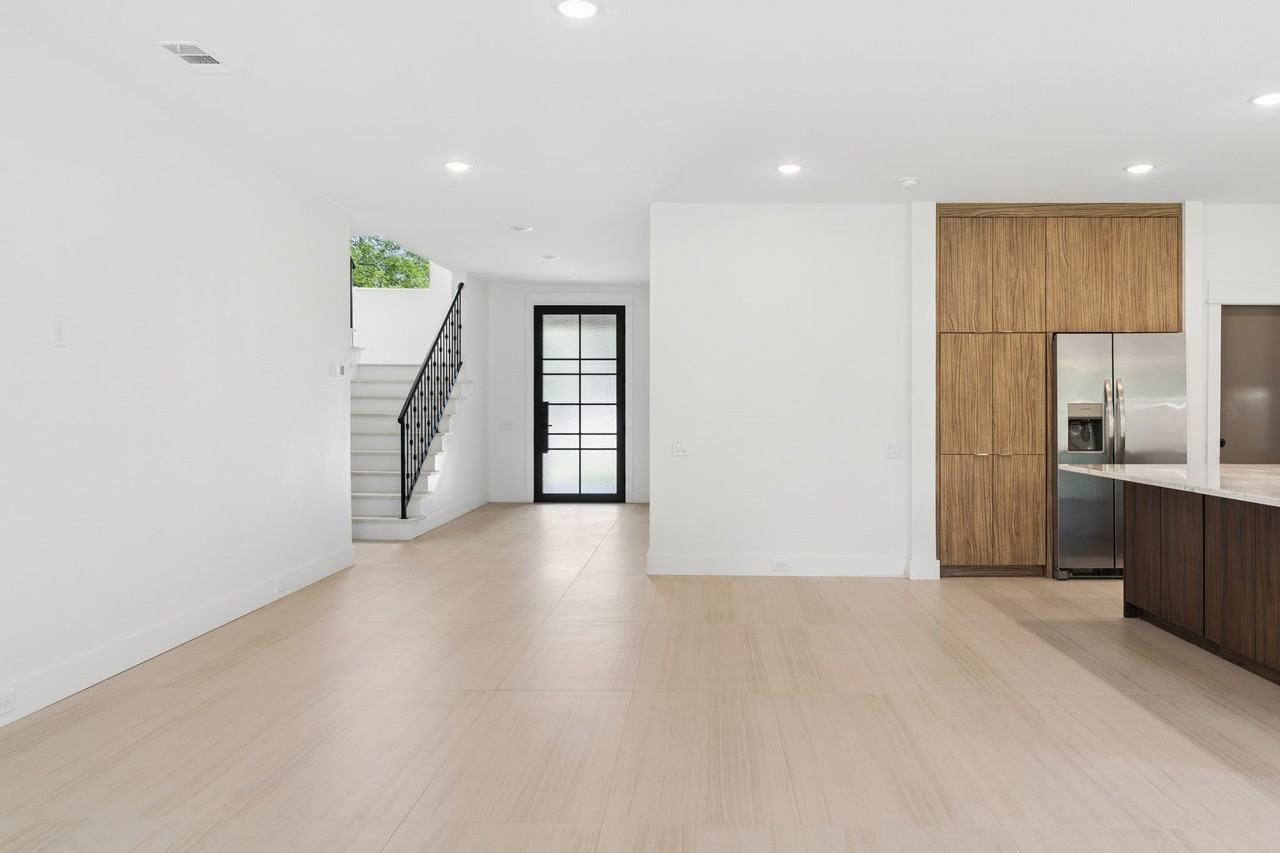 416 S Elm St - Photo 7 of 40