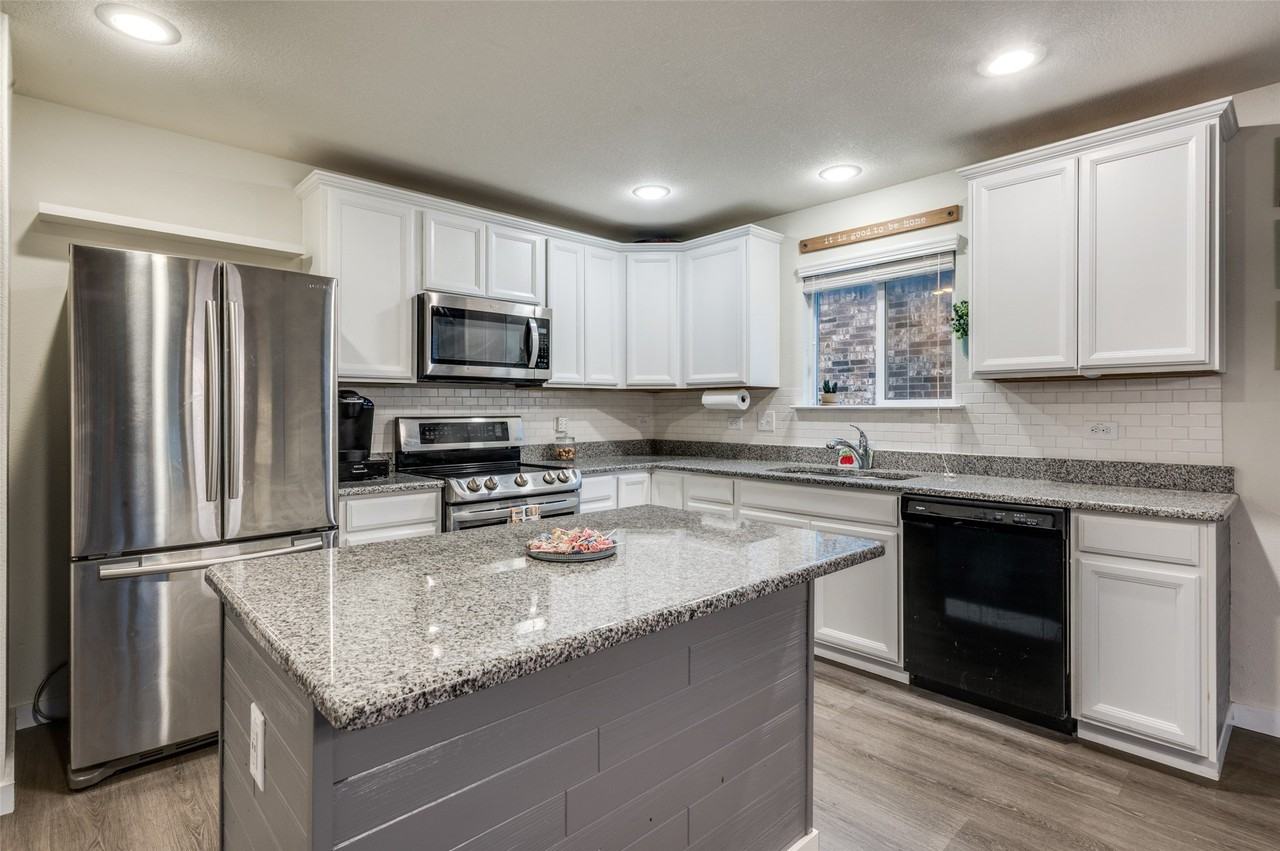 1720 Trace Dr - Photo 2 of 23