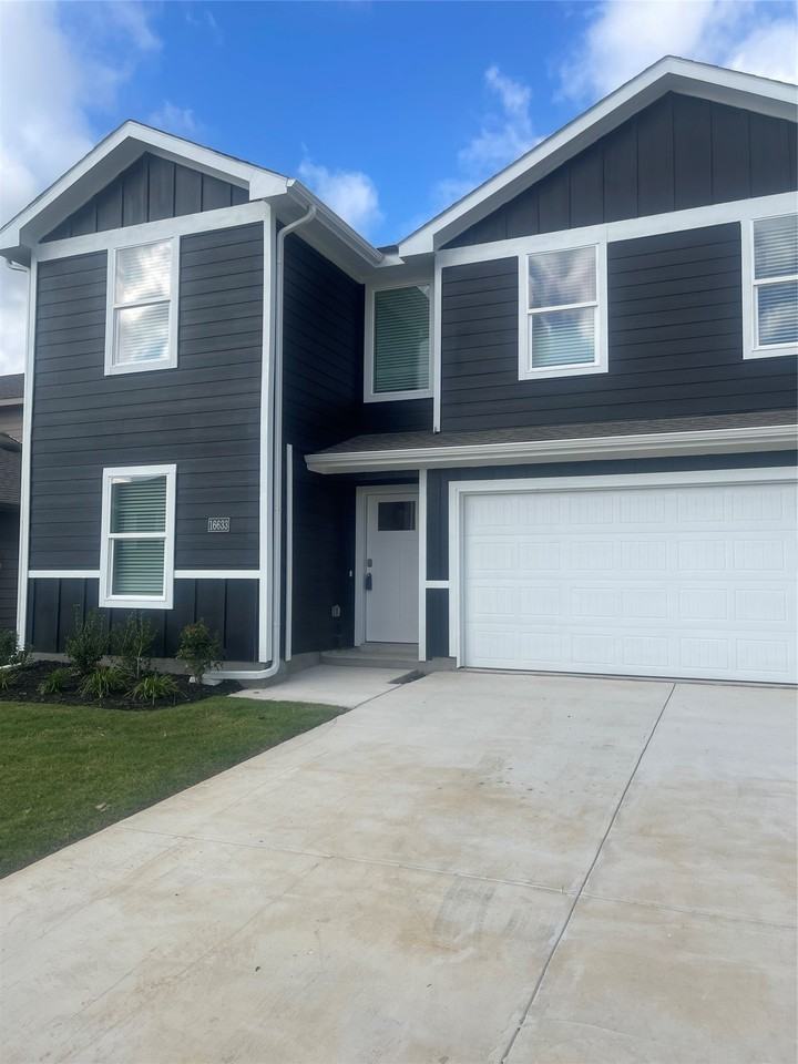 16633 Hudson Prairie Way - Photo 4 of 24