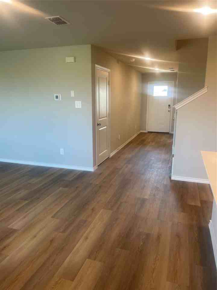 16633 Hudson Prairie Way - Photo 5 of 24