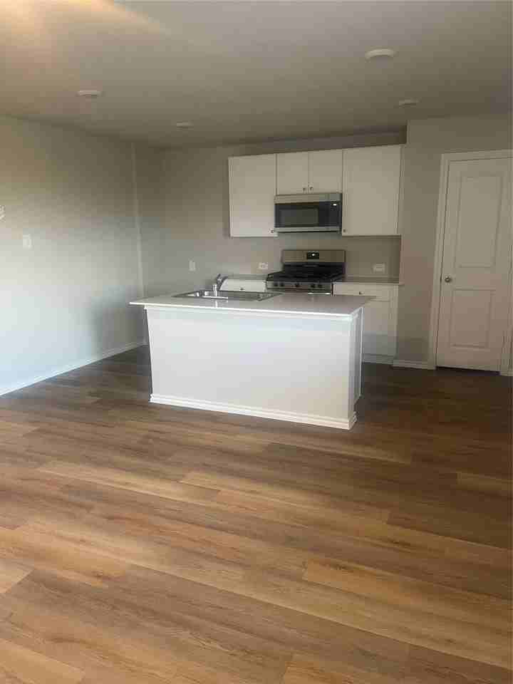 16633 Hudson Prairie Way - Photo 6 of 24