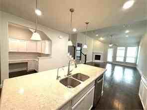 2209 Madison St - Photo 5 of 38