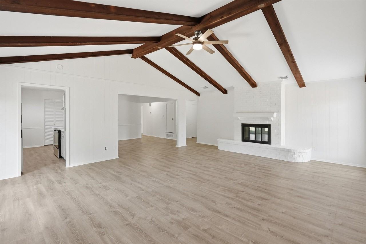 6106 Laredo Ct - Photo 2 of 40